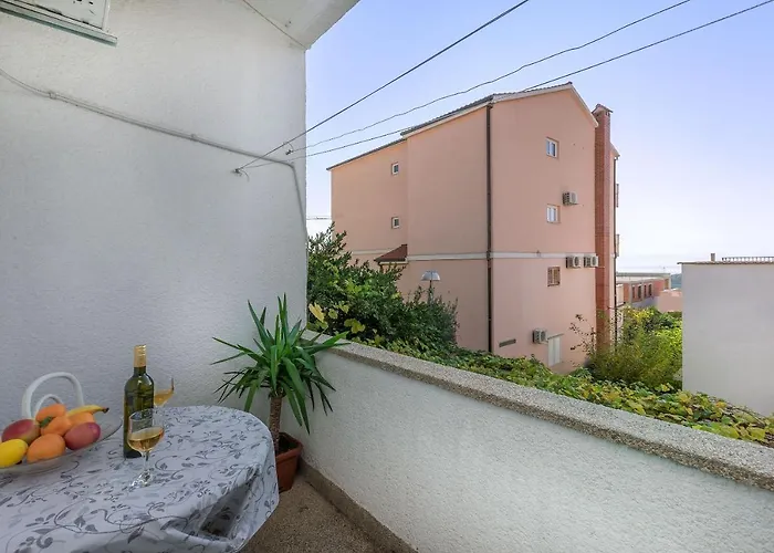 And Nevenka מאקרסקה