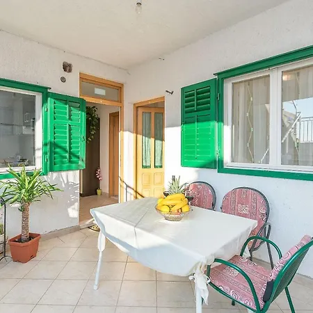 And Nevenka Apartment Makarska