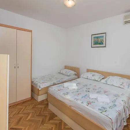 And Nevenka Apartment Makarska