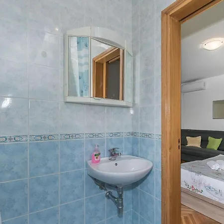 And Nevenka Apartment Makarska