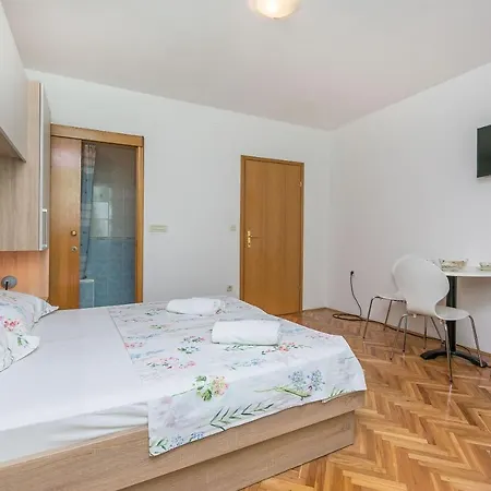 And Nevenka Apartament Makarska