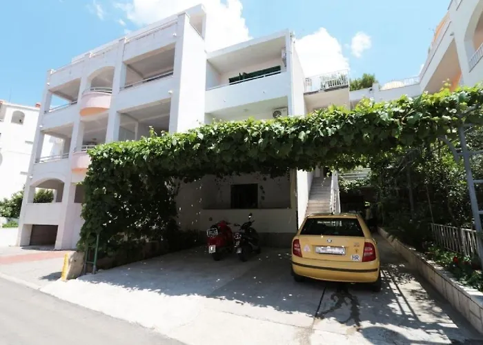 Apartament And Nevenka *