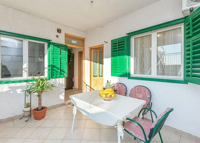 And Nevenka Apartament Makarska