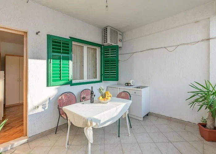 Apartment And Nevenka Makarska