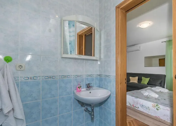 And Nevenka Apartment Makarska