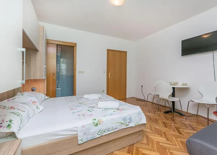 And Nevenka Apartment Makarska