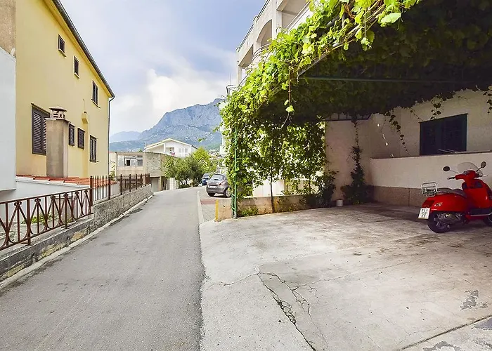 And Nevenka Makarska